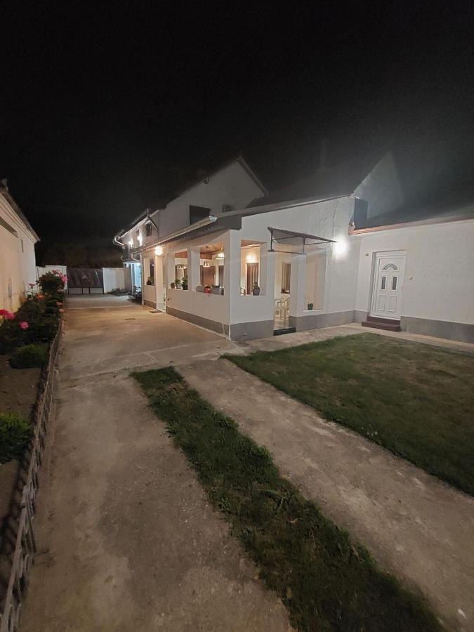 Royal Rose Smestaj Bela Crkva  Exterior foto